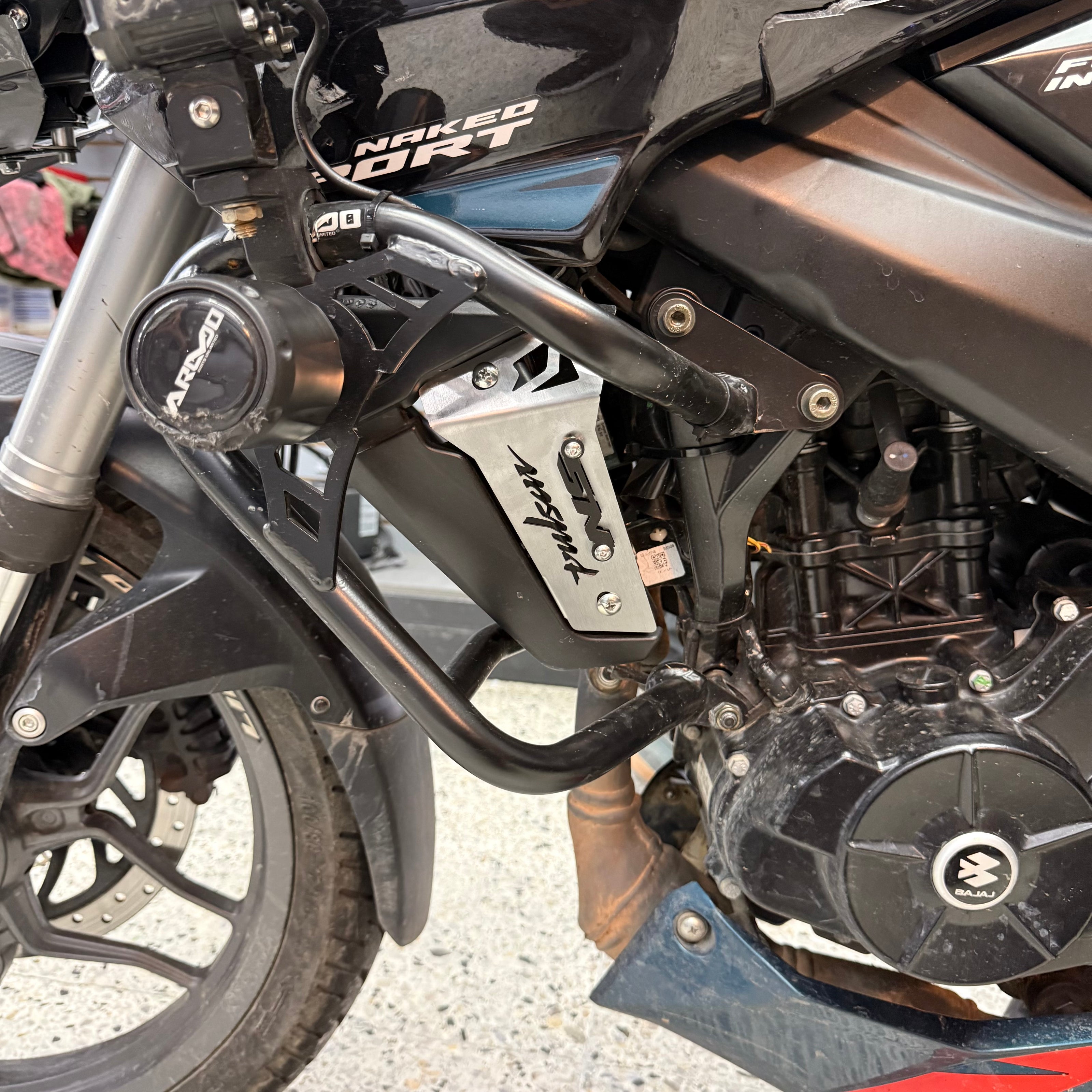 PROTECTORES LATERALES DEL RADIADOR EN ACERO - LIQUIDO REFRIGERANTE BAJAJ PULSAR NS 200