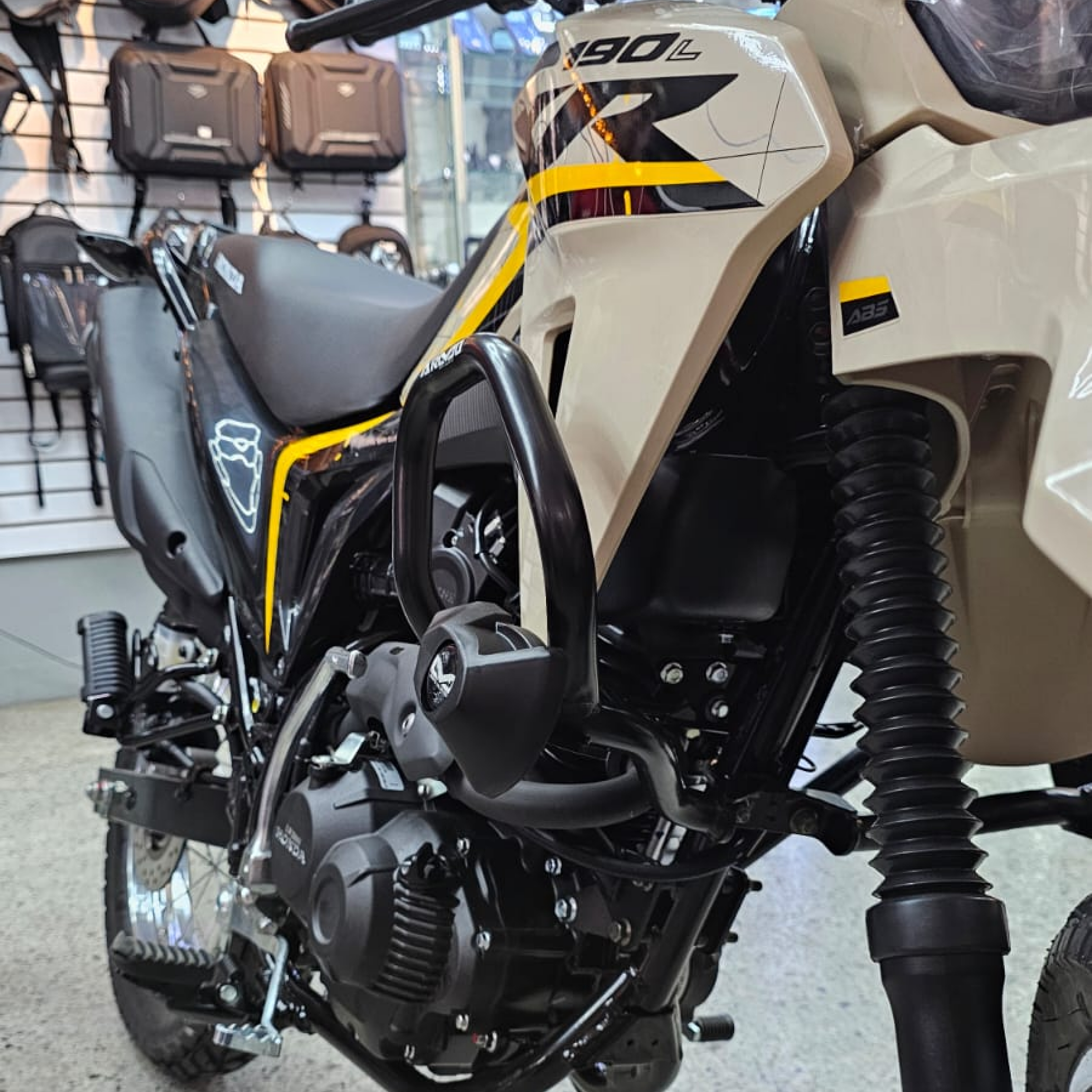 BARRA DE PROTECCIÓN CON SLIDER ARMO XR 190L 2.0 ABS 2.0