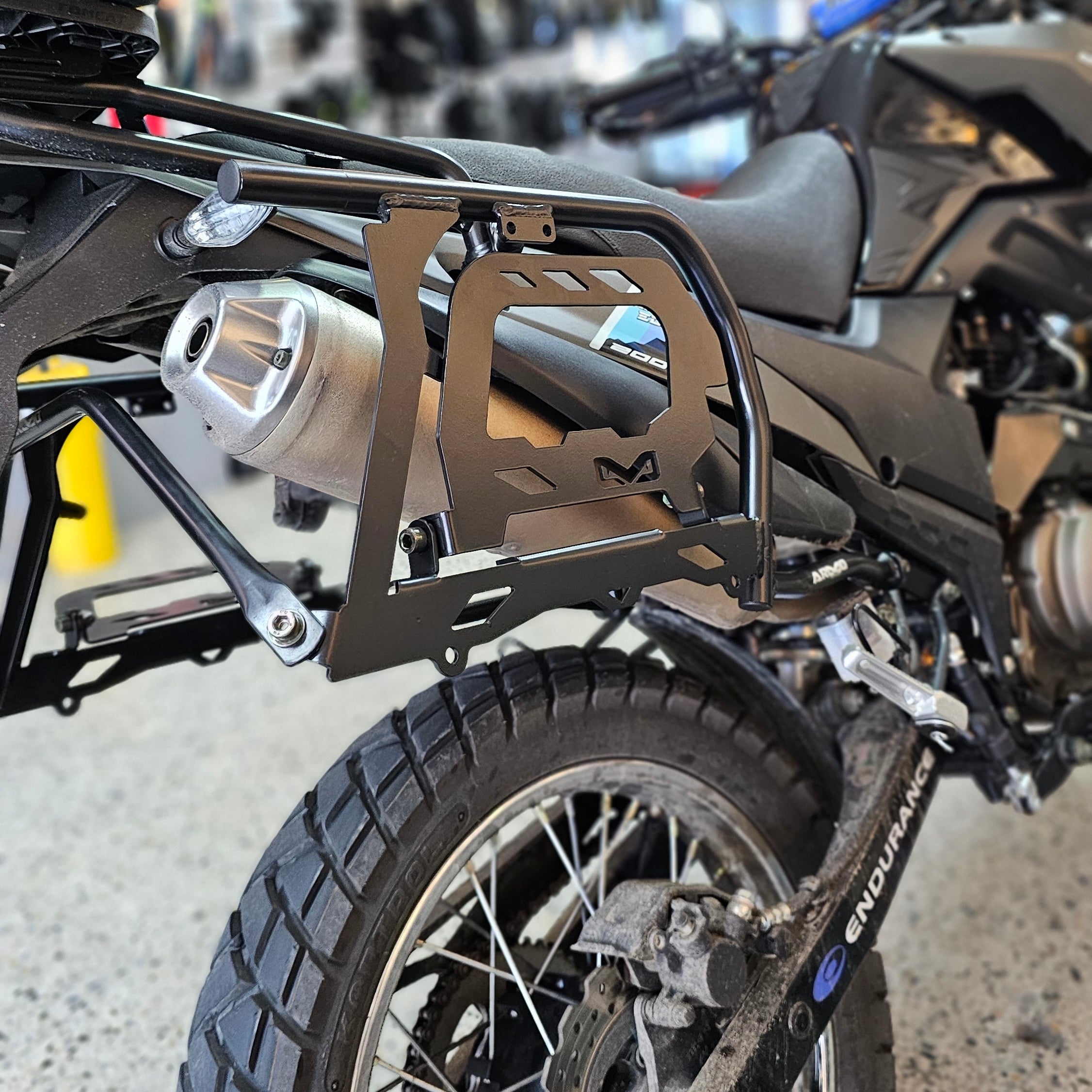 PORTA ALFORJAS MULTIFUNCIONAL ARMO AKT TTR 2025 - TTDS 200 - TT 200 2026