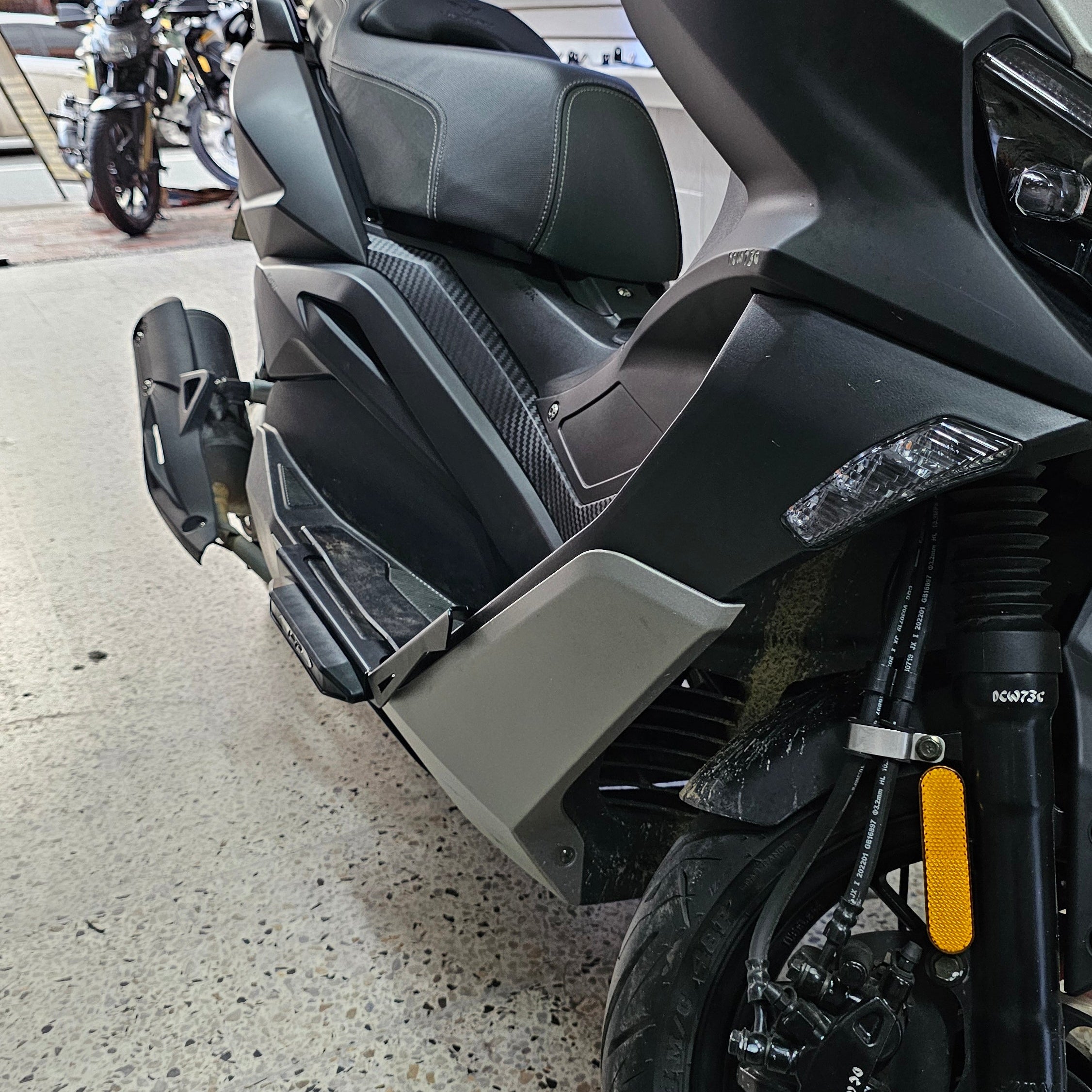 DEFENSAS CON SLIDERS FP FLOOR BOARD DELANTERO VICTORY BLACK