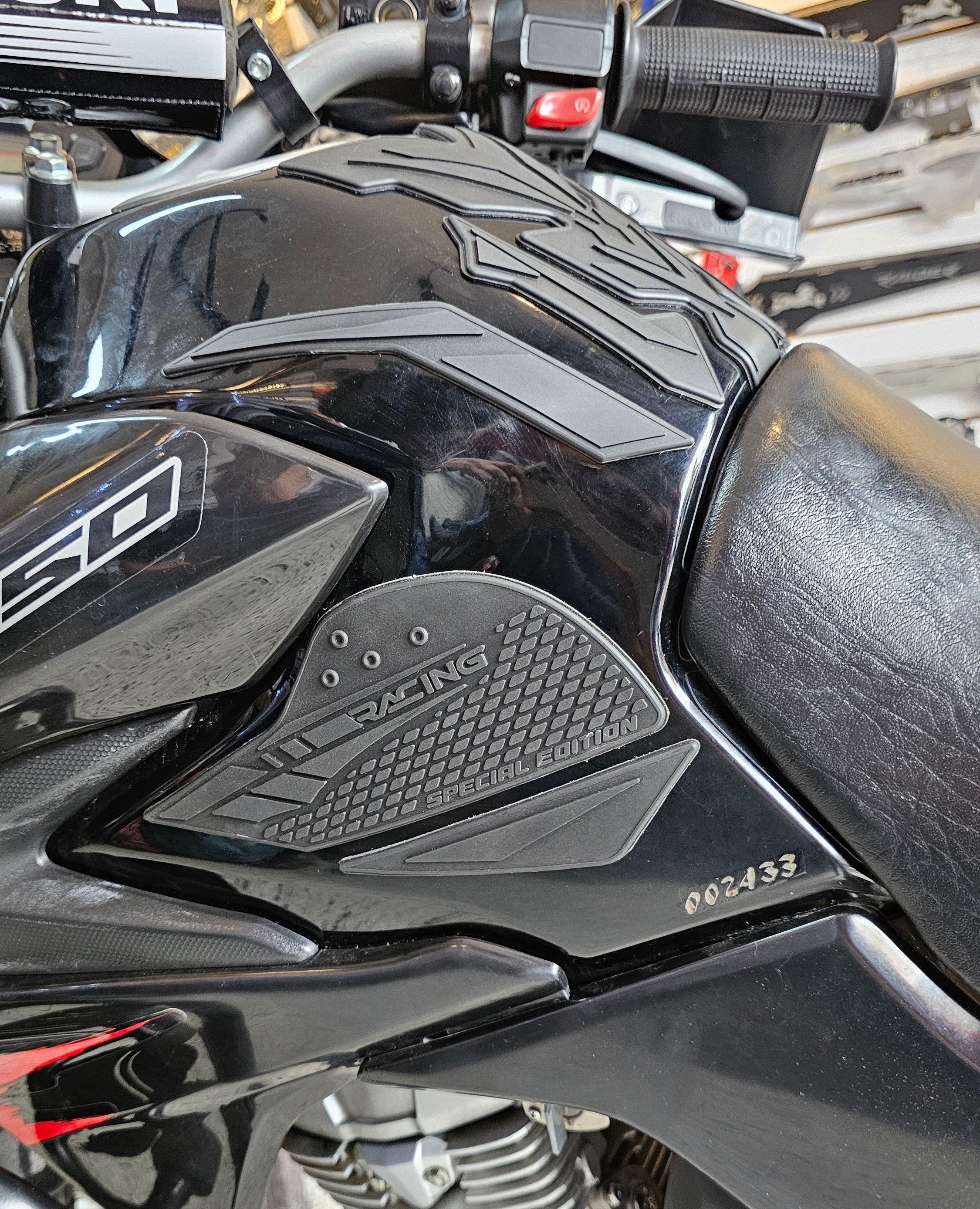 STOMPGRIPS - PROTECTORES DE TANQUE SPECIAL EDITION UNIVERSAL - SUZUKI DR 150 - HONDA NX 190