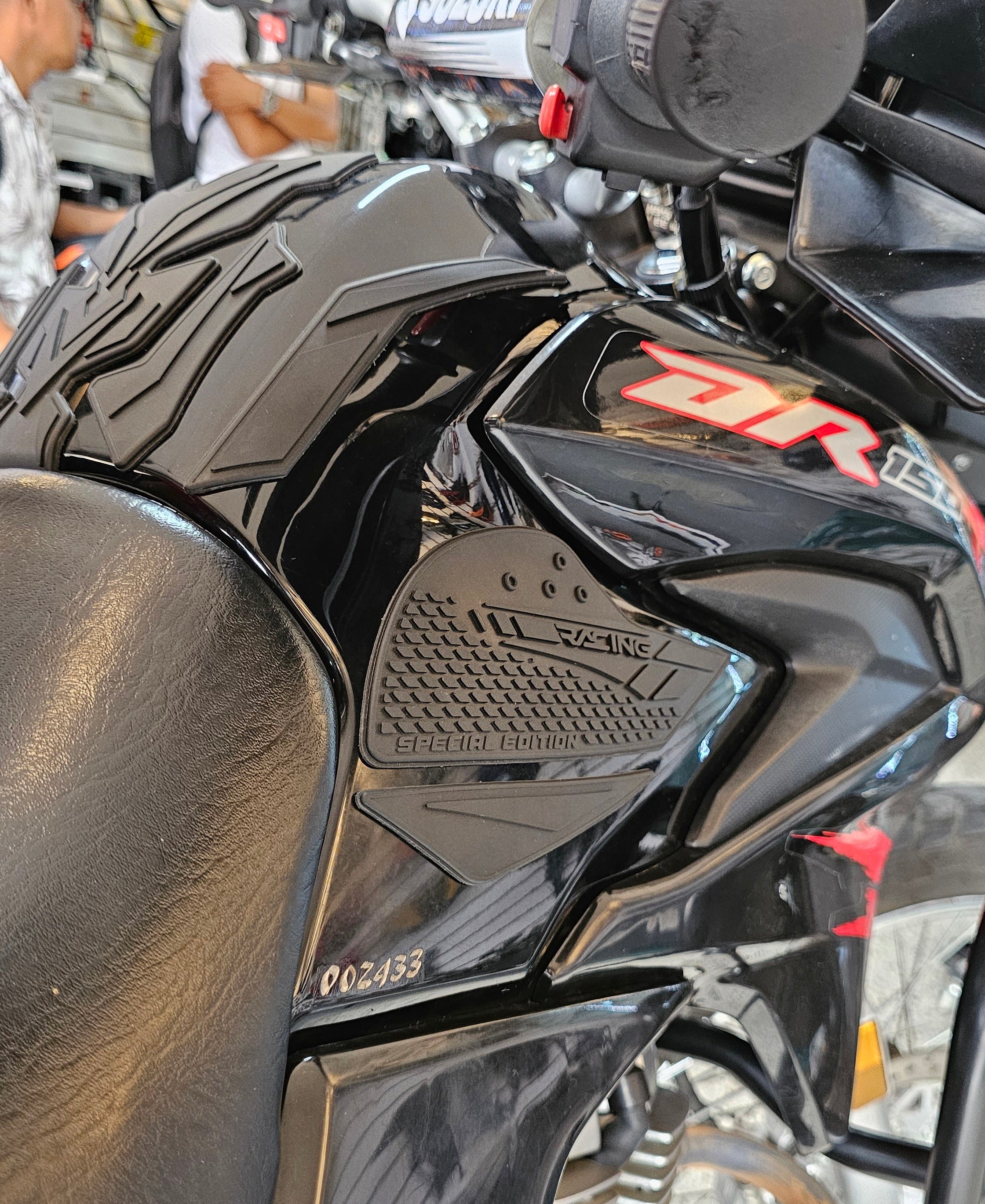 STOMPGRIPS - PROTECTORES DE TANQUE SPECIAL EDITION UNIVERSAL - SUZUKI DR 150 - HONDA NX 190