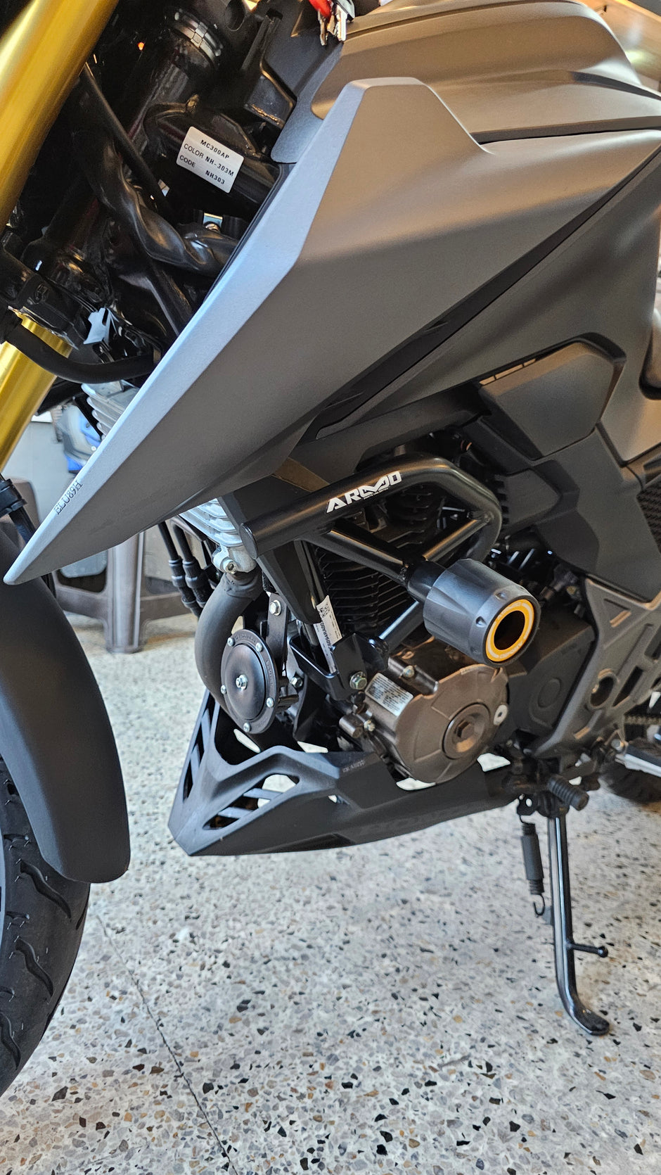 BARRA DE PROTECCIÓN CON SLIDER ARMO HONDA CB 300F TWISTER