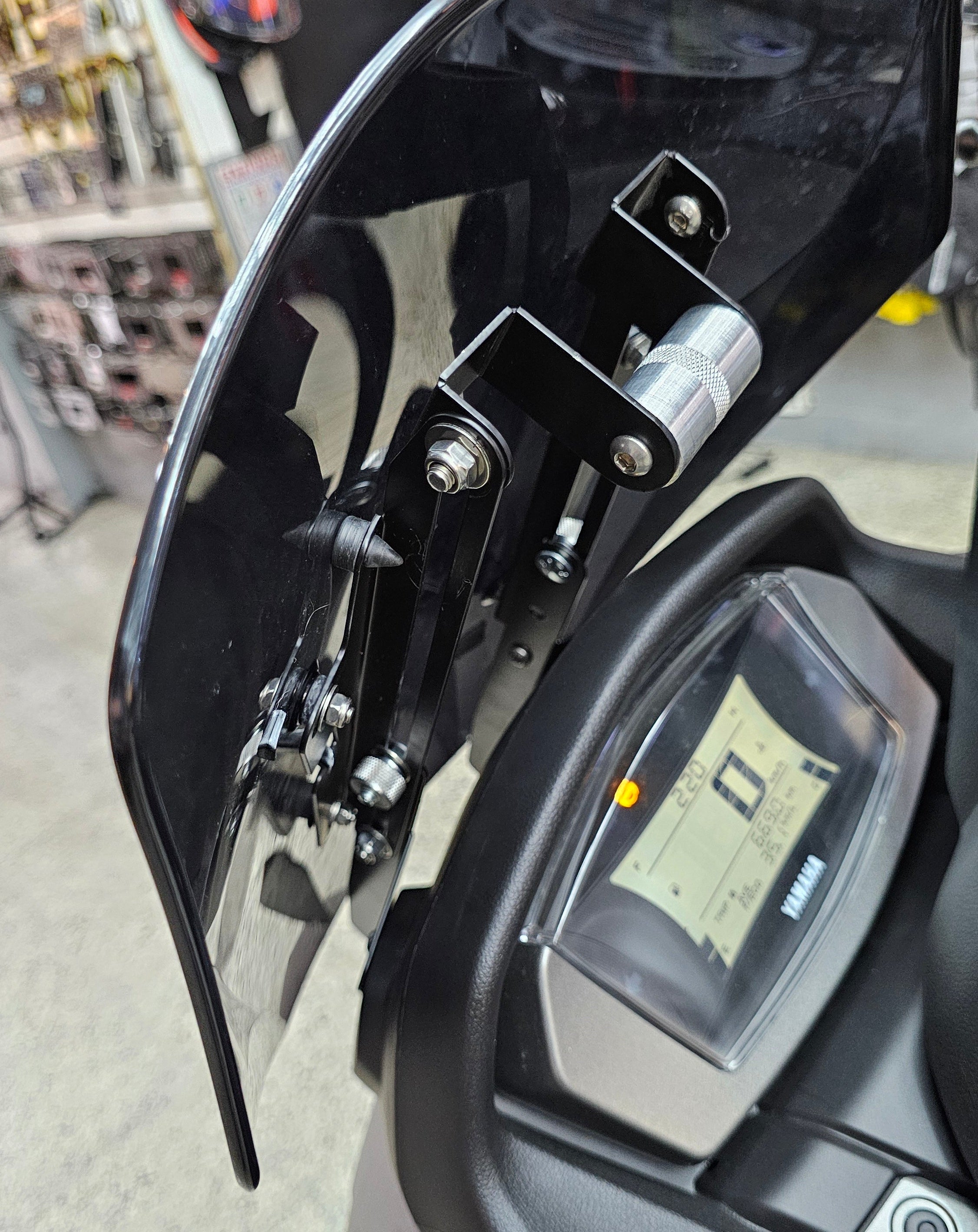 ELEVADOR O EXTENSOR DE CUPULA + SOPORTE GPS YAMAHA NMAX CONNECTED