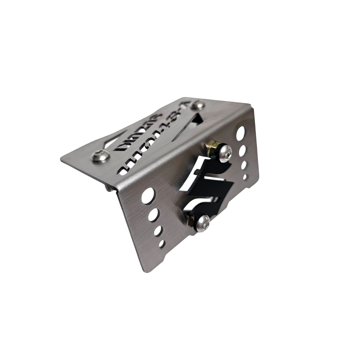 PROTECTOR DE BOMBA O DEPOSITO DE LIQUIDO DE FRENO DELANTERO EN ACERO SUZUKI VSTROM 650 XT