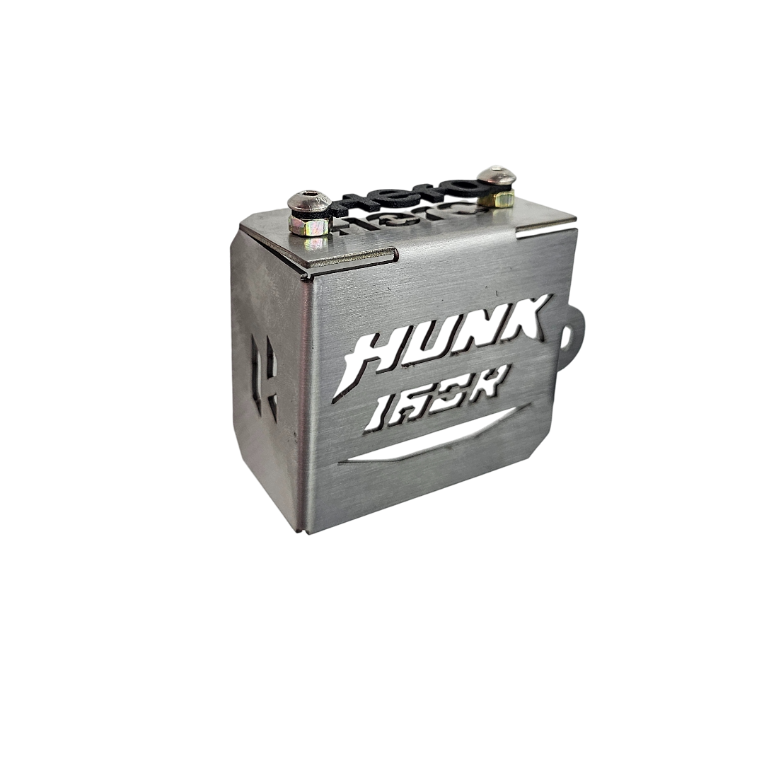 PROTECTOR DE BOMBA O DEPOSITO DE LIQUIDO DE FRENO DELANTERO EN ACERO HERO HUNK 160 4V