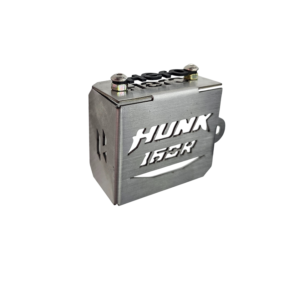 PROTECTOR DE BOMBA O DEPOSITO DE LIQUIDO DE FRENO DELANTERO EN ACERO HERO HUNK 160 4V