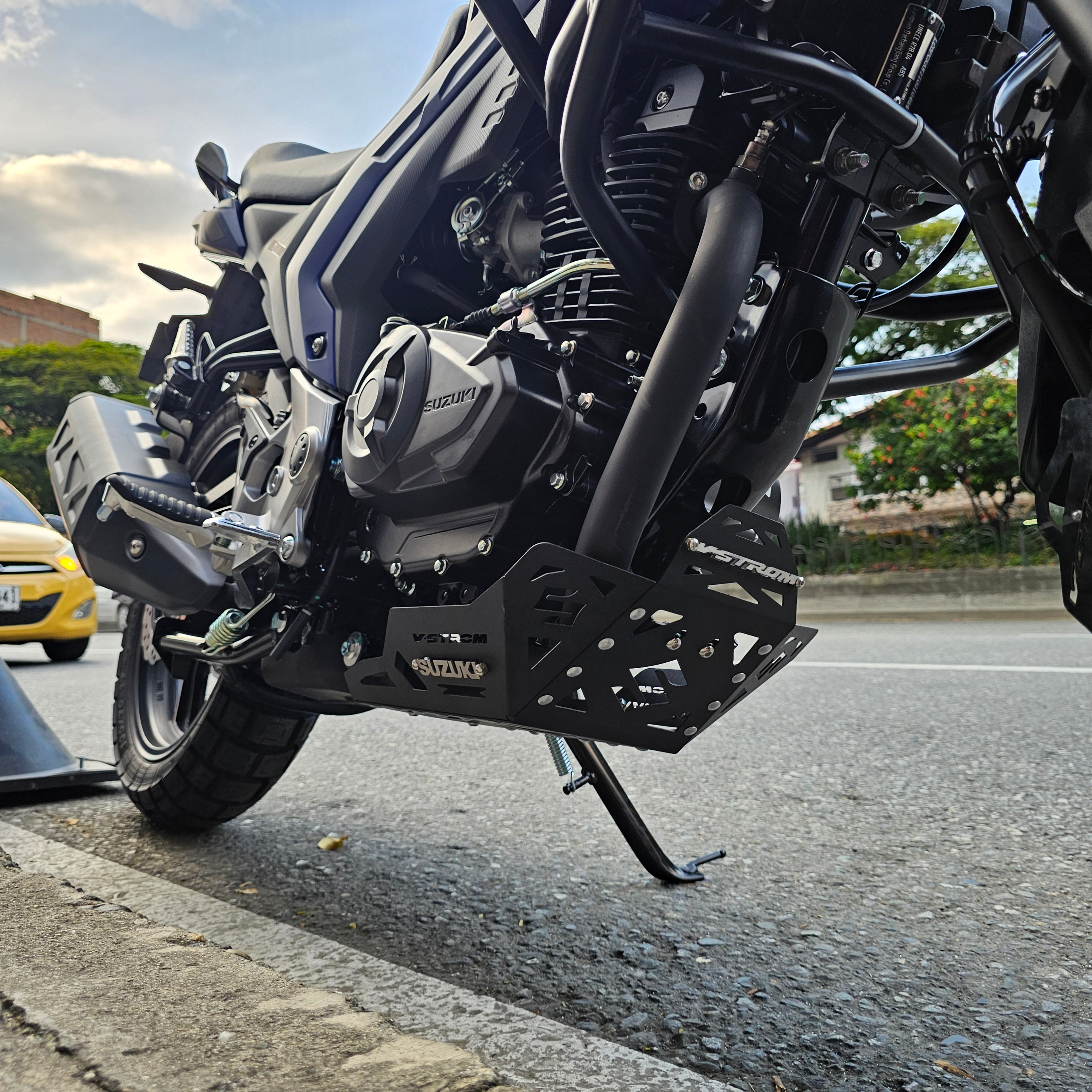 PROTECTOR DE MOTOR PECHERA SUZUKI VSTROM 160 NEGRO ID