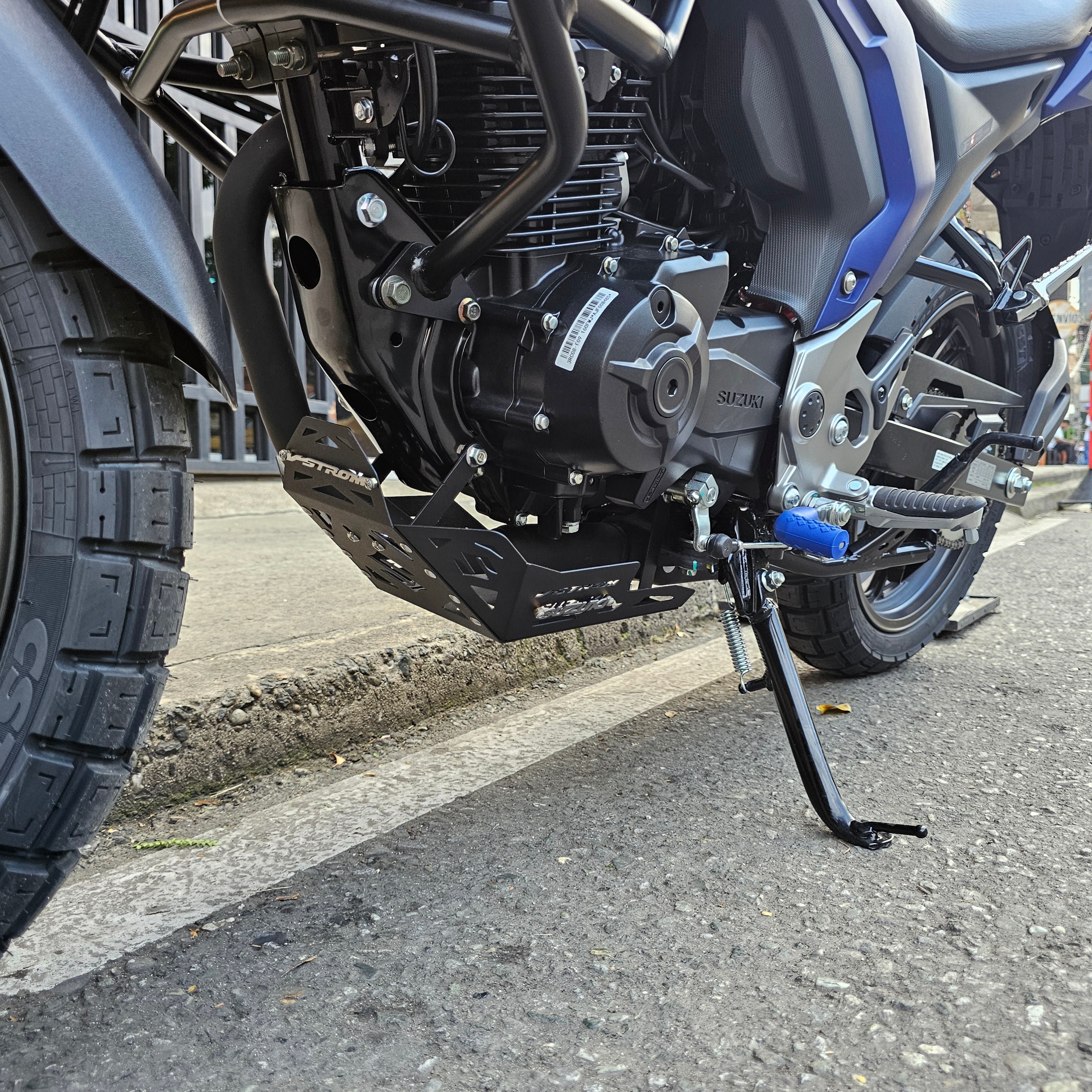 PROTECTOR DE MOTOR PECHERA SUZUKI VSTROM 160 NEGRO ID