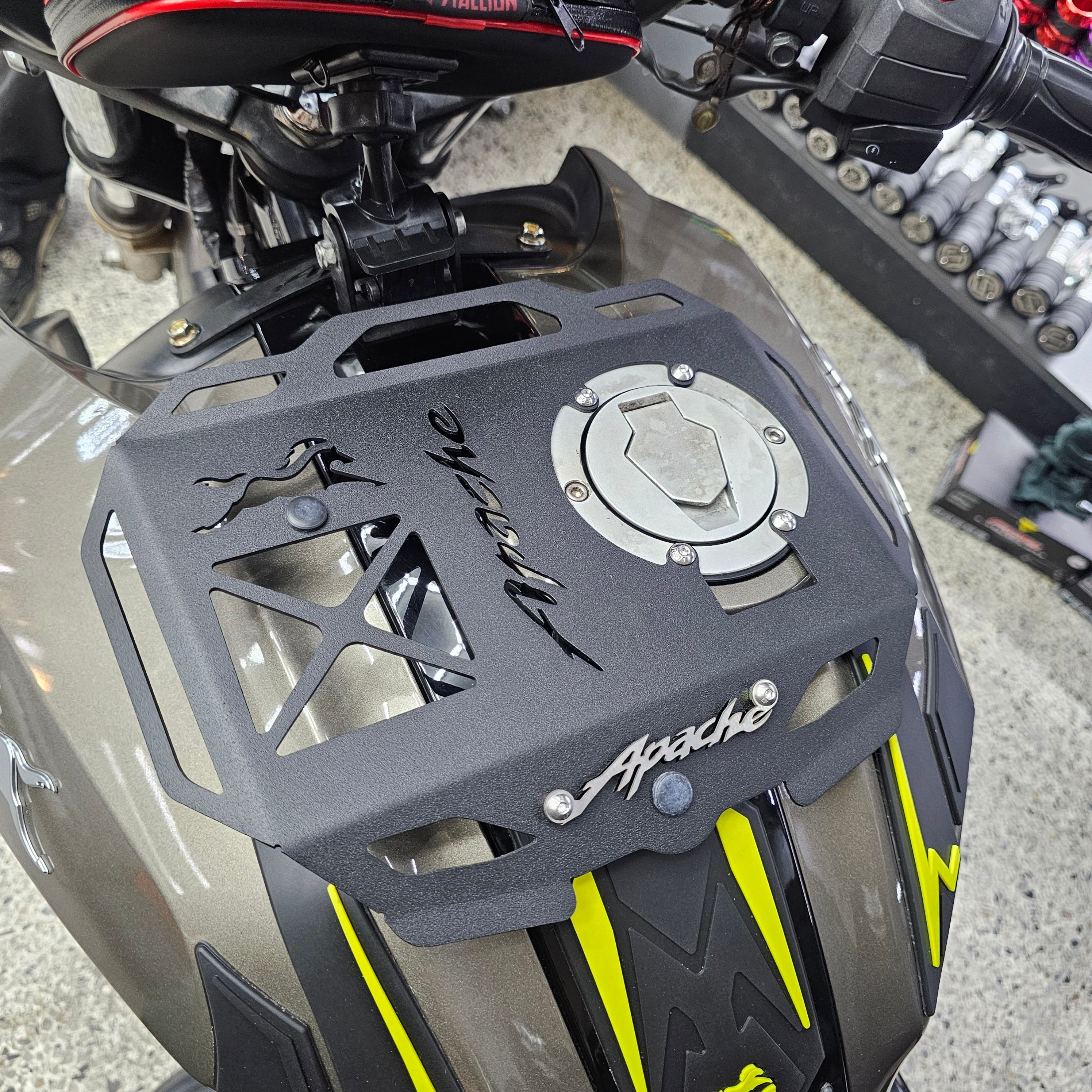 BASE TANK-BAG PARRILLA AUXILIAR DE TANQUE TVS APACHE 160/200 4V