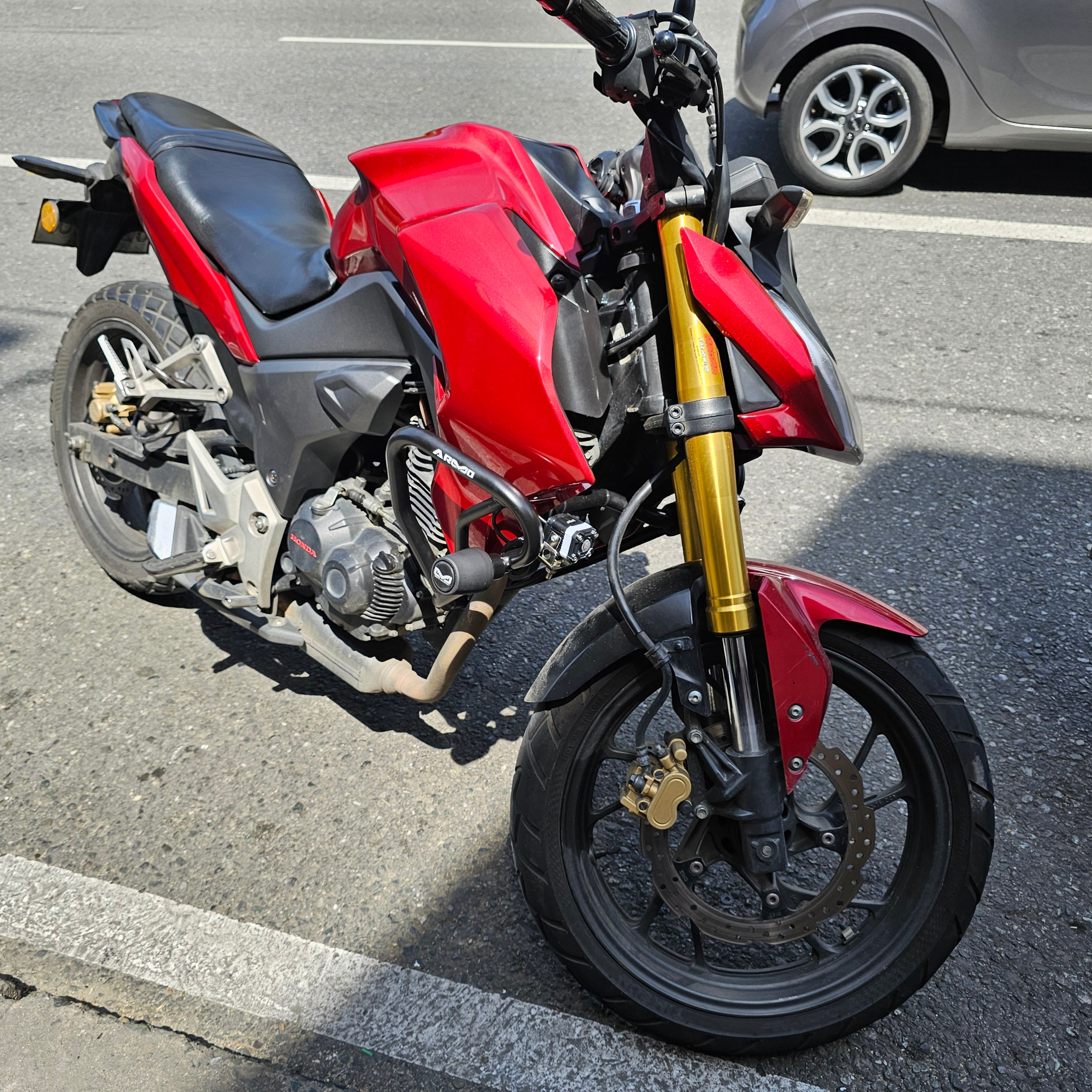 BARRA DE PROTECCIÓN CON SLIDER ARMO HONDA CB 160F - HONDA CB 190R 2016/2019 - HONDA CB 190R 2.0 2025