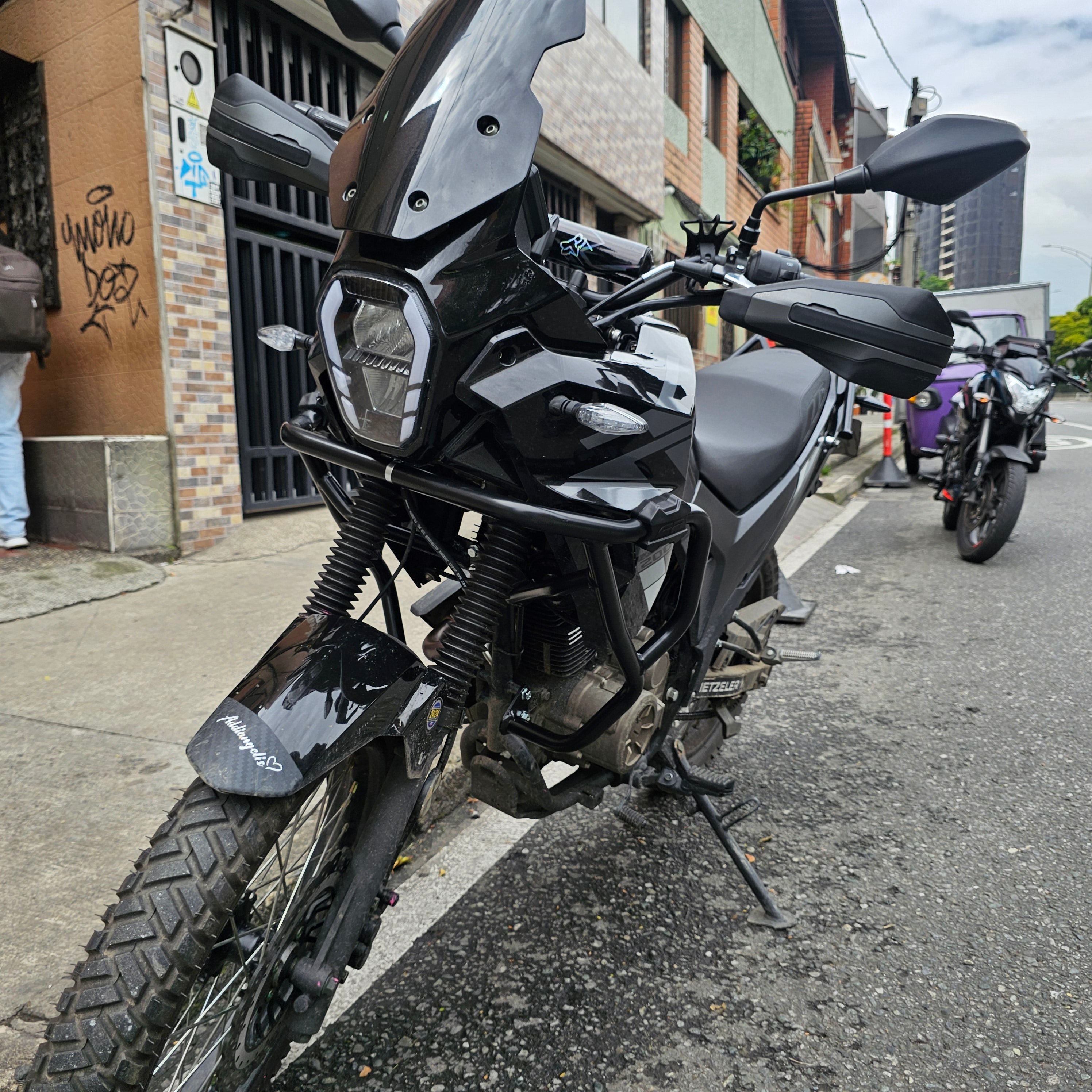 BARRA DE PROTECCIÓN O DEFENSA CON SLIDER FP AKT TT 200 2026