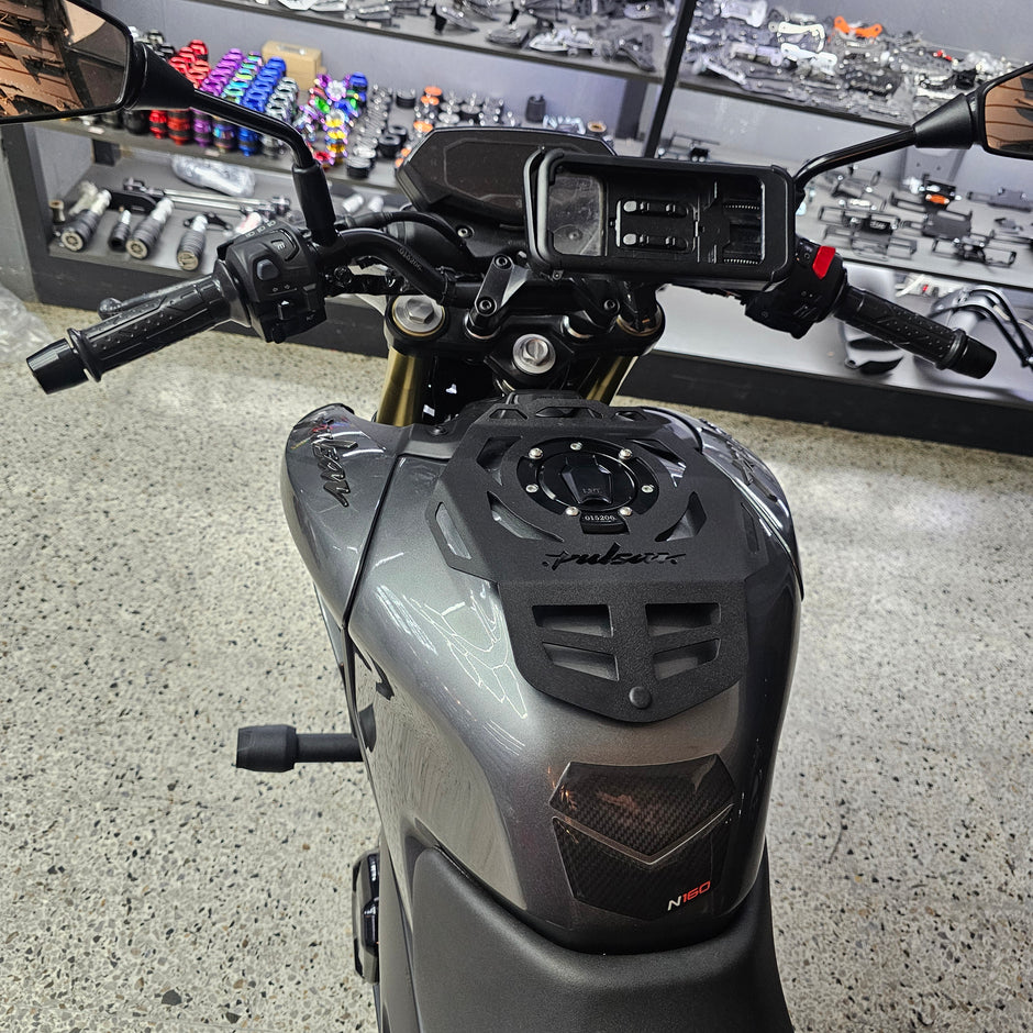 BASE TANK-BAG PARRILLA AUXILIAR DE TANQUE BAJAJ PULSAR N160/N250