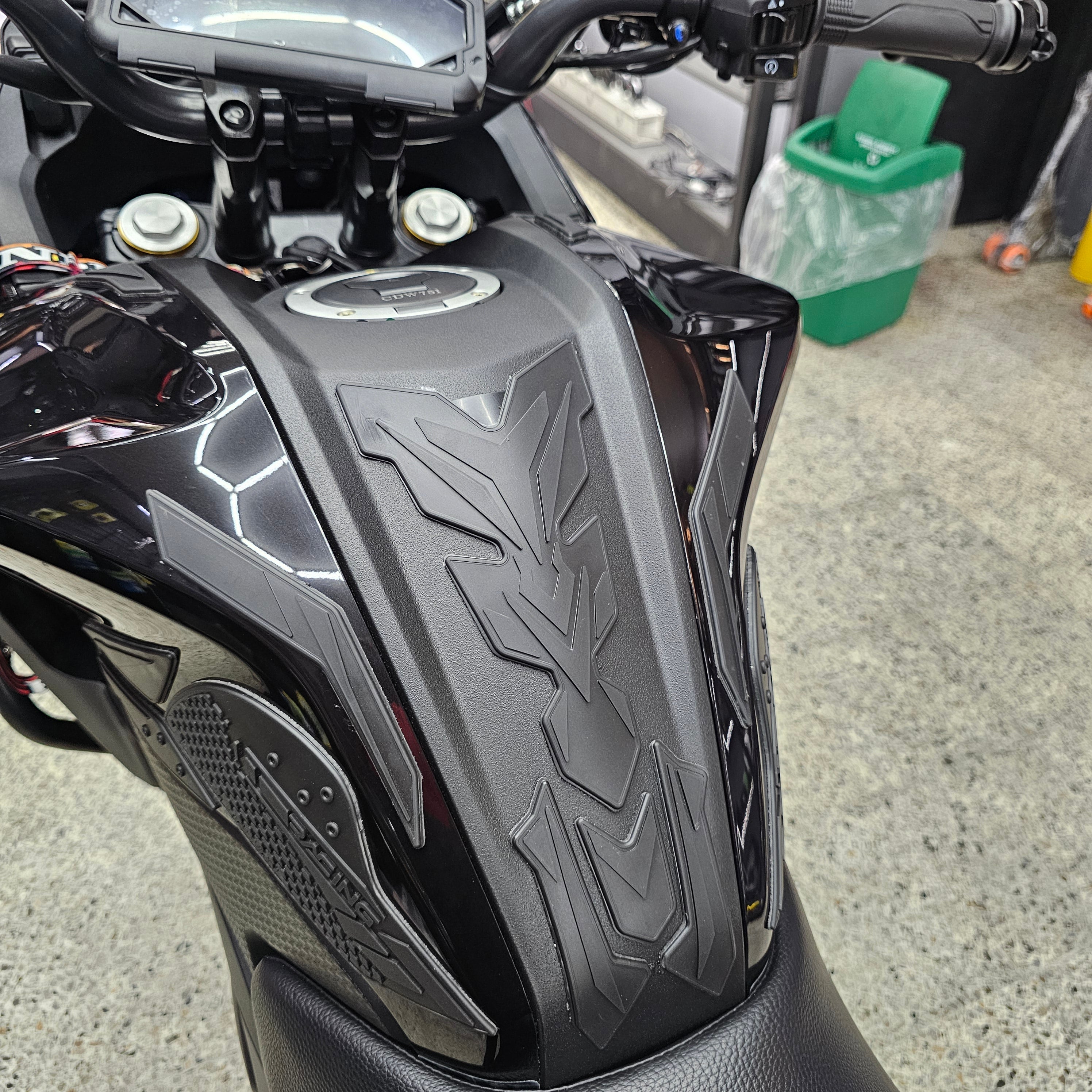 STOMPGRIPS - PROTECTORES DE TANQUE SPECIAL EDITION UNIVERSAL - SUZUKI DR 150 - HONDA NX 190