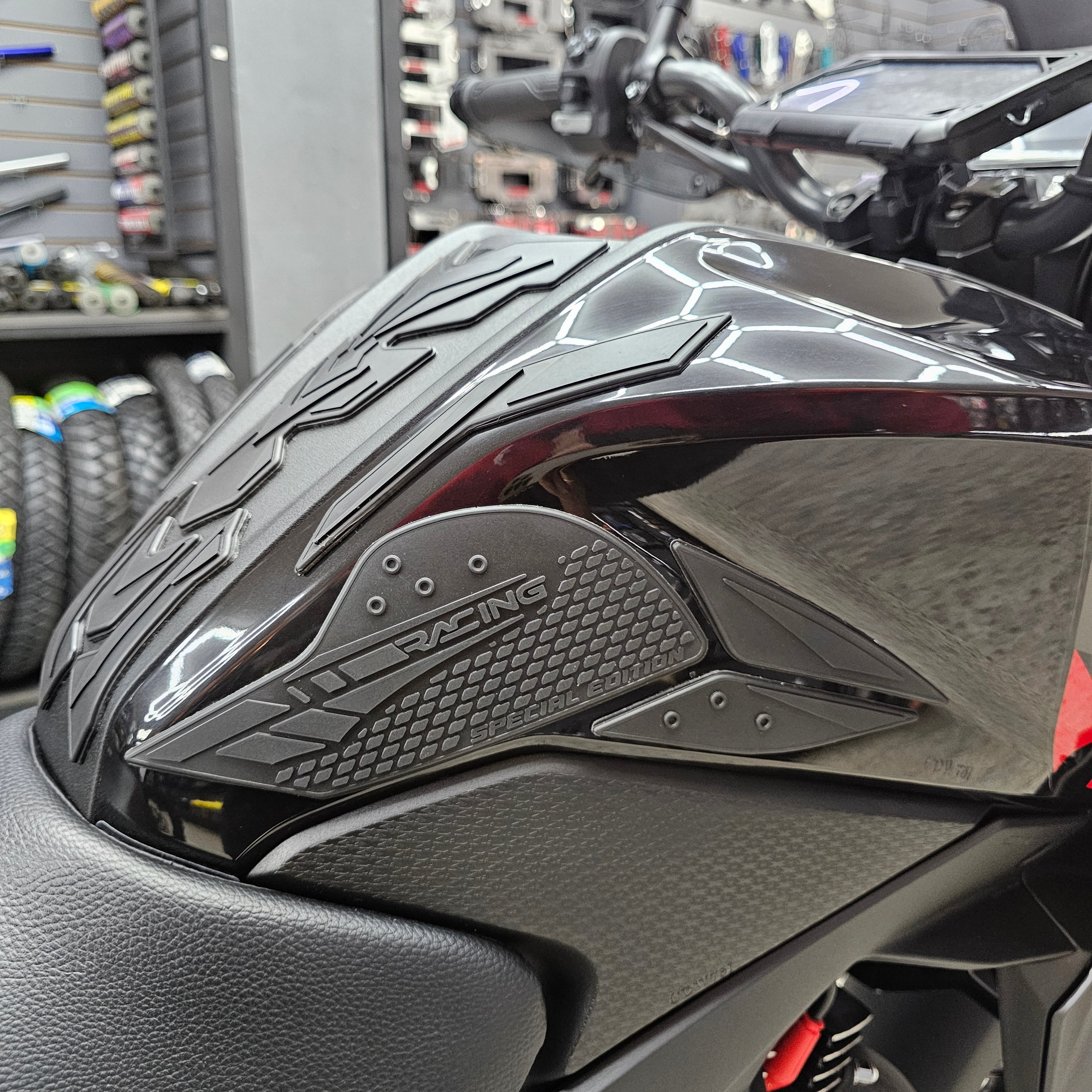 STOMPGRIPS - PROTECTORES DE TANQUE SPECIAL EDITION UNIVERSAL - SUZUKI DR 150 - HONDA NX 190