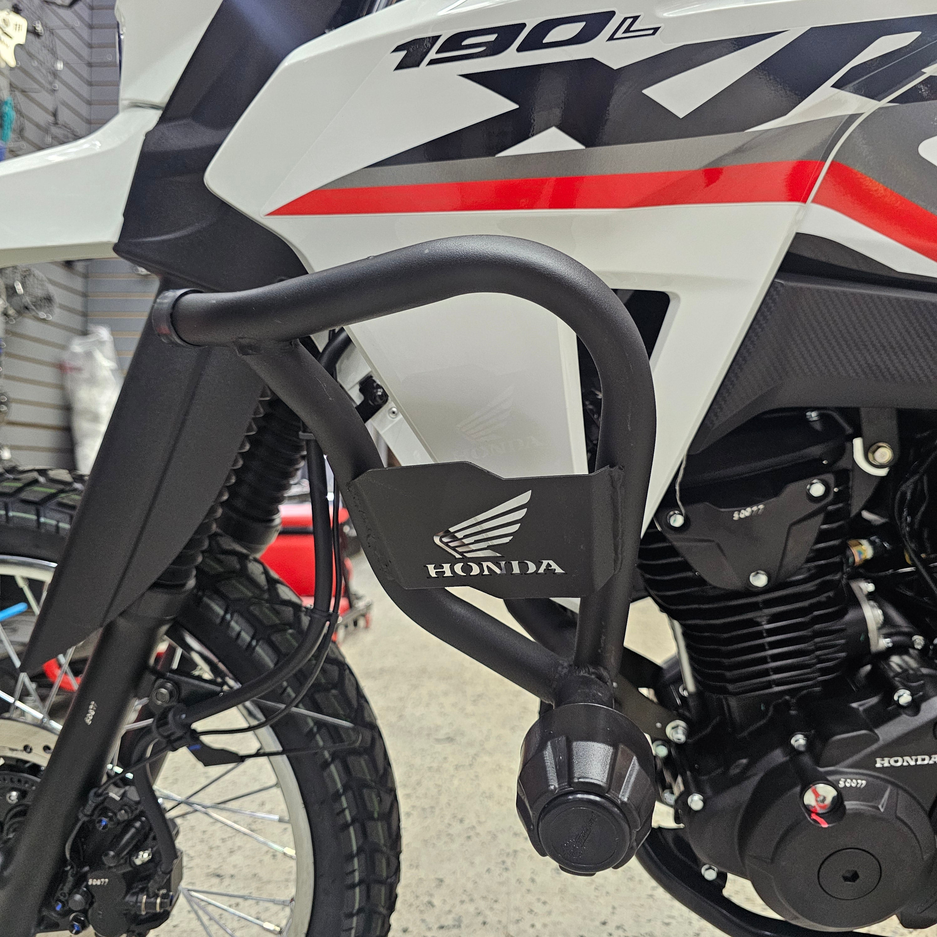 BARRA DE PROTECCIÓN CON SLIDER WP HONDA XR 150 ABS 2.0 - XR 190L ABS 2.0