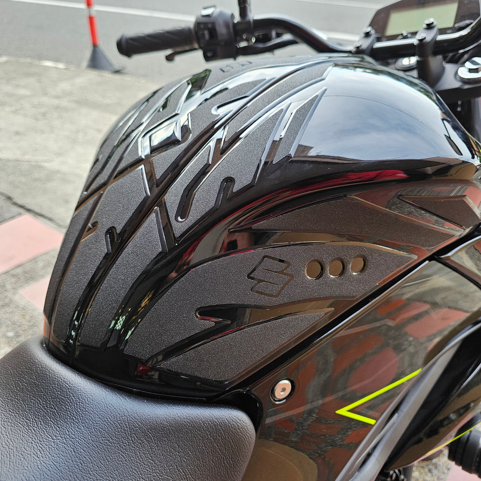 KIT STOMPGRIPS TIPO LIJA SPECIAL EDITION SUZUKI GIXXER 150 FI - GIXXER 250 FI - GIXXER 150 SF - GIXXER 250 SF