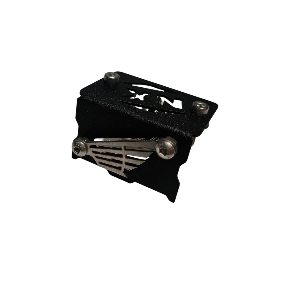 PROTECTOR DE BOMBA O DEPOSITO DE LIQUIDO DE FRENO DELANTERO EN ACERO HONDA NX 190