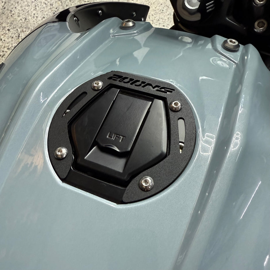 PROTECTOR DE TAPA TANQUE O ARO DE GASOLINA EN ACERO BAJAJ PULSAR NS 200 - 160 - 150 - 125 UG