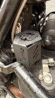 PROTECTOR DE BOMBA O DEPOSITO DE LIQUIDO DE FRENO TRASERO EN ACERO ROYAL ENFIELD HIMALAYAN/SCRAM 411