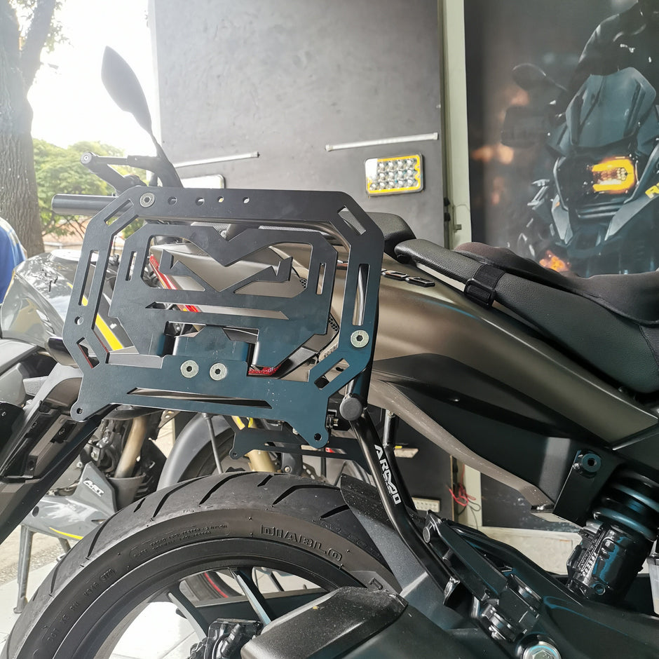 PORTA ALFORJAS MULTIFUNCIONAL DELUXE ARMO BAJAJ DOMINAR 250 - 400 UG