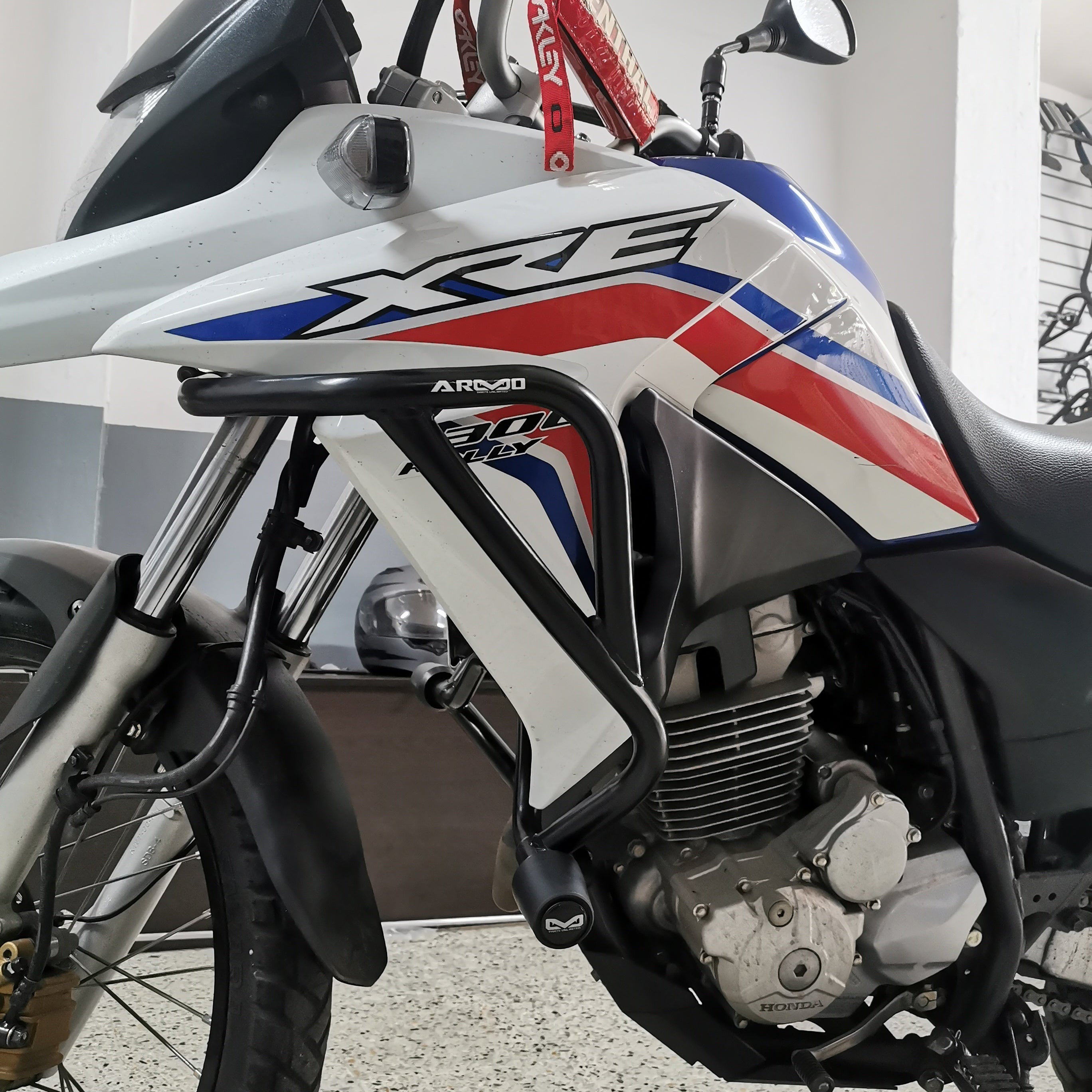 BARRA DE PROTECCIÓN CON SLIDER ARMO HONDA XRE 300 MV