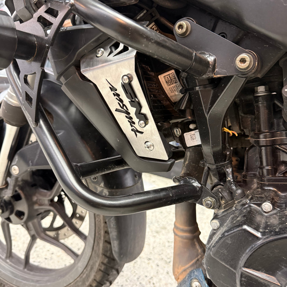 PROTECTORES LATERALES DEL RADIADOR EN ACERO - LIQUIDO REFRIGERANTE BAJAJ PULSAR NS 200