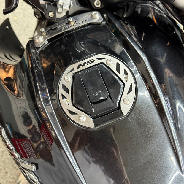 PROTECTOR DE TAPA TANQUE O ARO DE GASOLINA EN ACERO BAJAJ PULSAR NS 200 - 160 - 150 - 125 UG