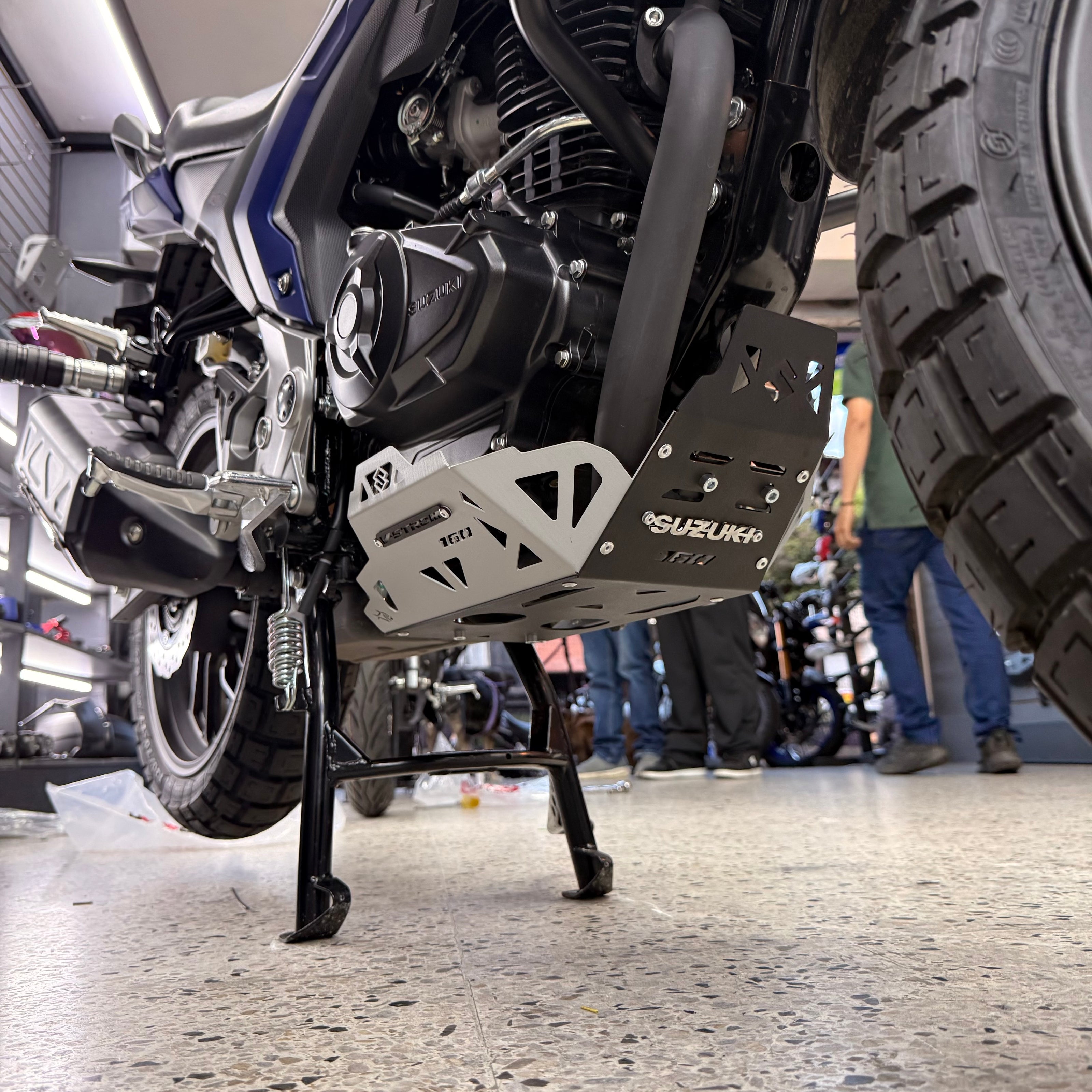 PROTECTOR DE MOTOR PECHERA SUZUKI VSTROM 160 NEGRO ID