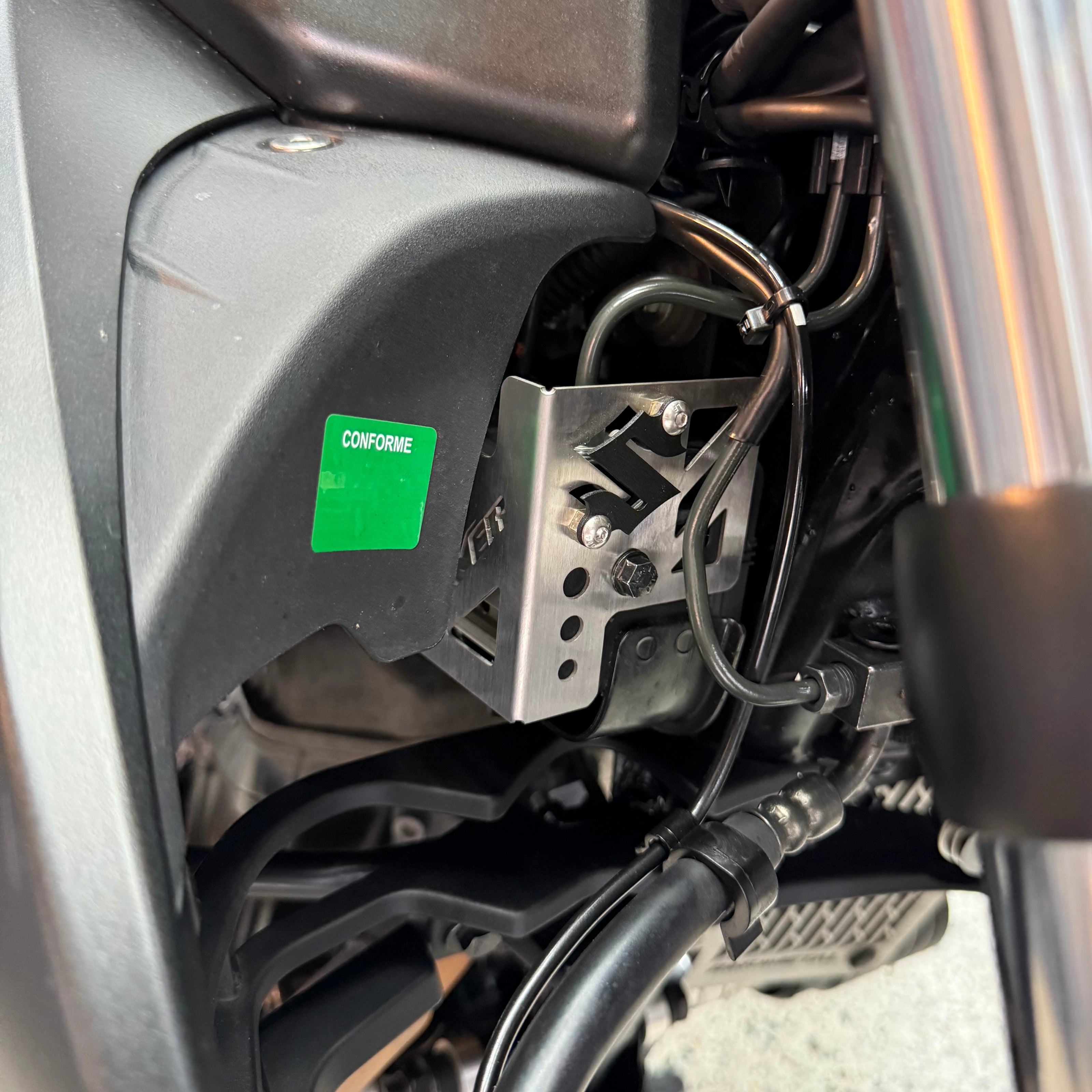 PROTECTOR EN ACERO MODULO ABS SUZUKI GIXXER 250 FI