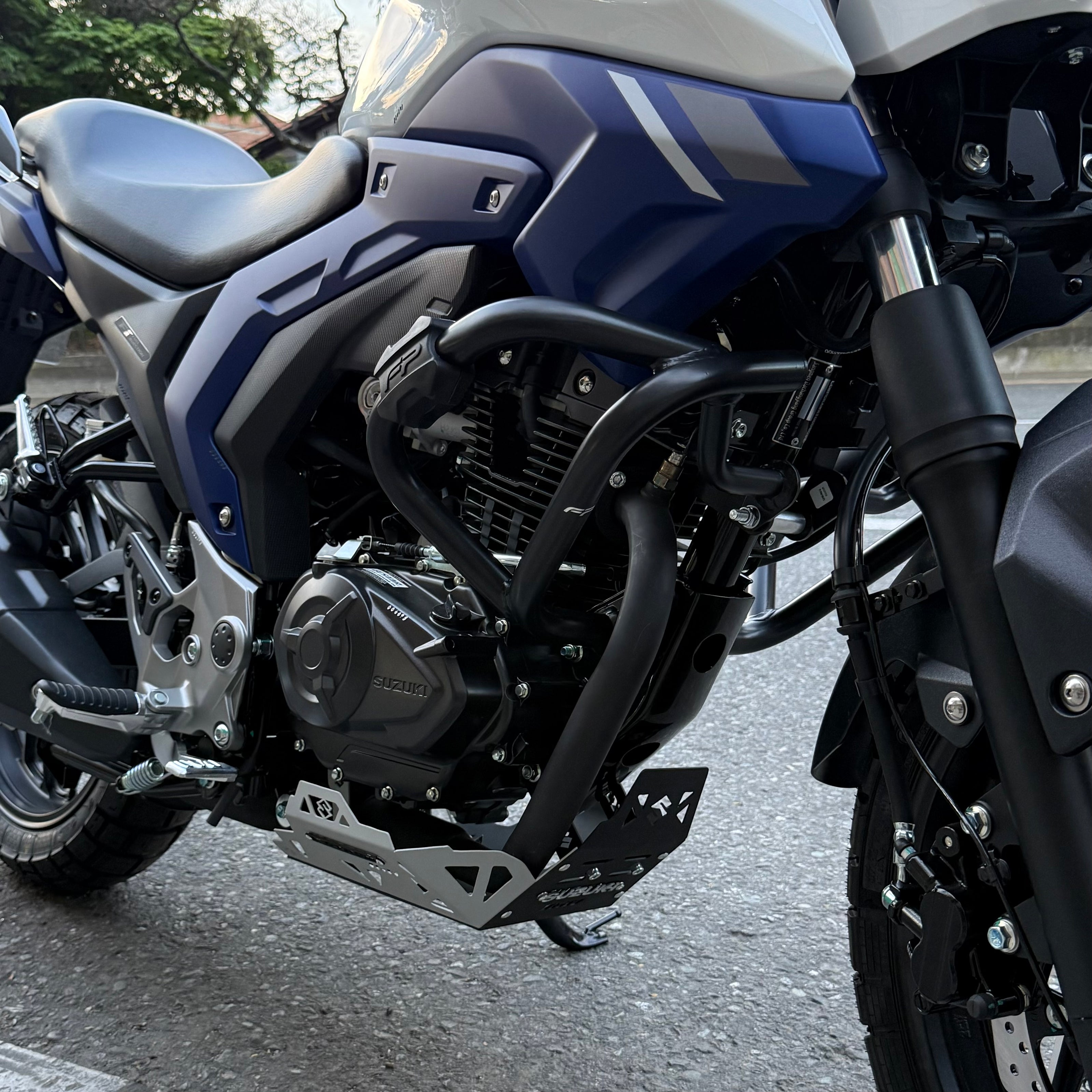 PROTECTOR DE MOTOR PECHERA SUZUKI VSTROM 160 NEGRO ID