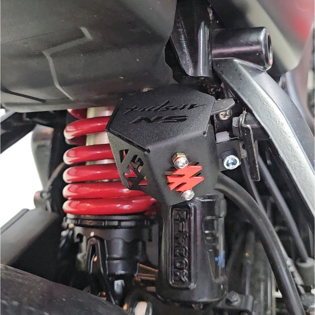 PROTECTOR DE BOMBA O DEPOSITO DE LIQUIDO DE FRENO TRASERO EN ACERO BAJAJ PULSAR NS 200