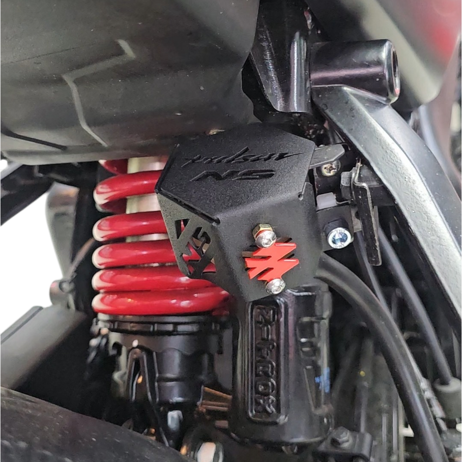 PROTECTOR DE BOMBA O DEPOSITO DE LIQUIDO DE FRENO TRASERO EN ACERO BAJAJ PULSAR NS 200