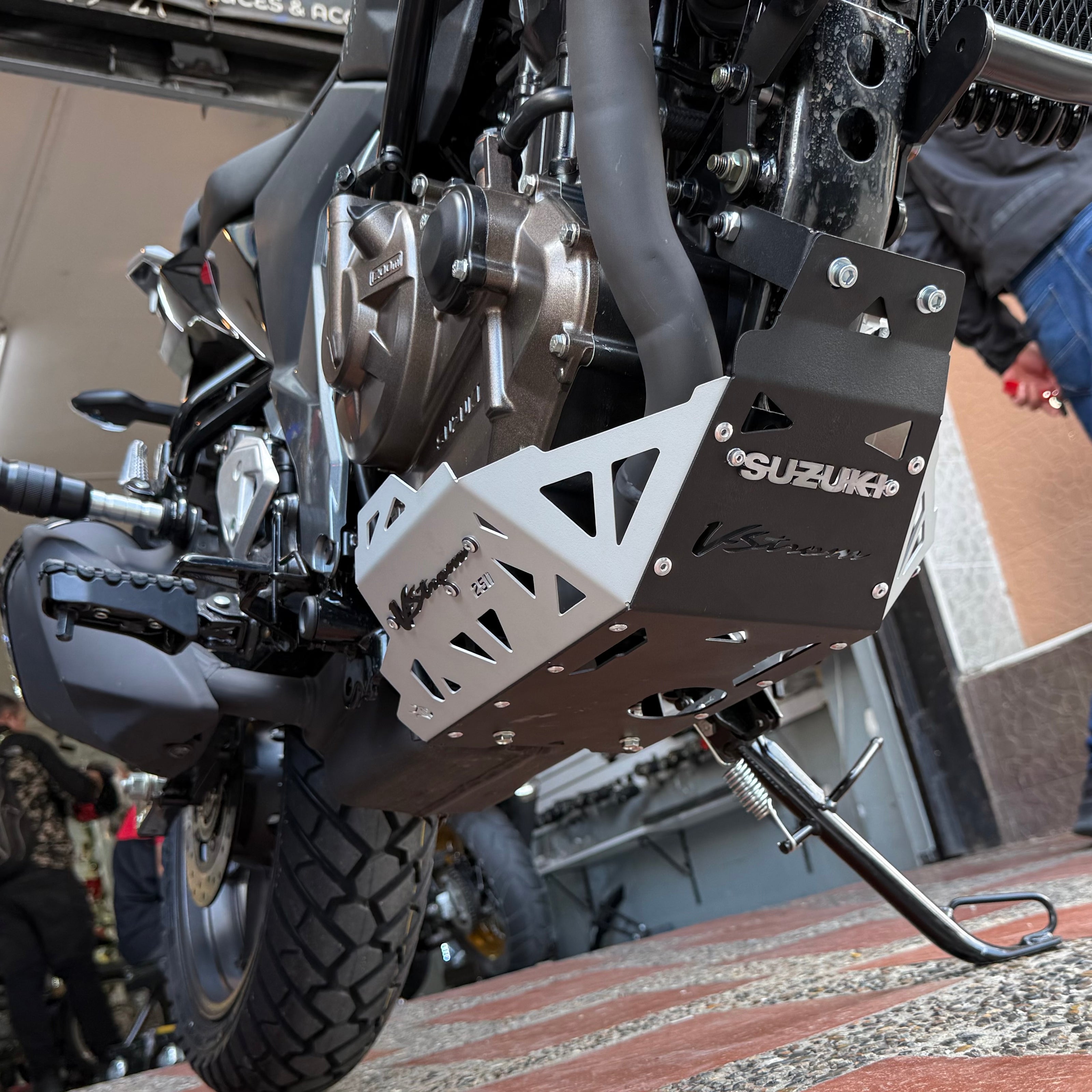 PROTECTOR DE MOTOR PECHERA SUZUKI VSTROM 250 SX