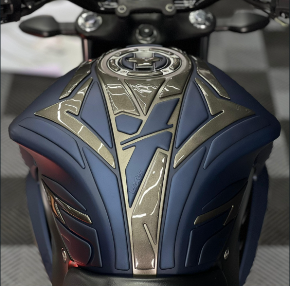 STOMPGRIPS - PROTECTORES DE TANQUE LUXUS PROTECT SUZUKI GIXXER 150 FI - GIXXER 250 FI - GIXXER 150 SF - GIXXER 250 SF