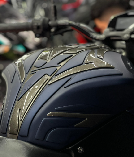 STOMPGRIPS - PROTECTORES DE TANQUE LUXUS PROTECT SUZUKI GIXXER 150 FI - GIXXER 250 FI - GIXXER 150 SF - GIXXER 250 SF