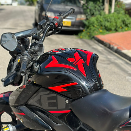 STOMPGRIPS - PROTECTORES DE TANQUE LUXUS PROTECT SUZUKI GIXXER 150 FI - GIXXER 250 FI - GIXXER 150 SF - GIXXER 250 SF