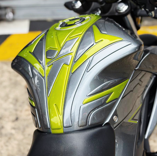 STOMPGRIPS - PROTECTORES DE TANQUE LUXUS PROTECT SUZUKI GIXXER 150 FI - GIXXER 250 FI - GIXXER 150 SF - GIXXER 250 SF