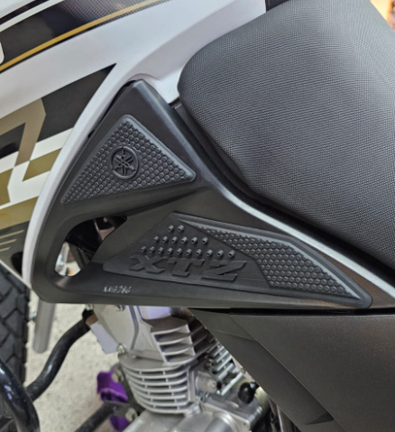 STOMPGRIPS - PROTECTORES DE TANQUE 3D  YAMAHA XTZ 150 (COMPLETO)