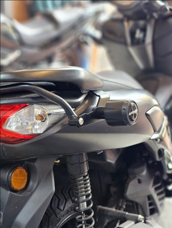 DEFENSAS CON SLIDERS ARMO YAMAHA NMAX CONNECTED DELANTERO Y TRASERO
