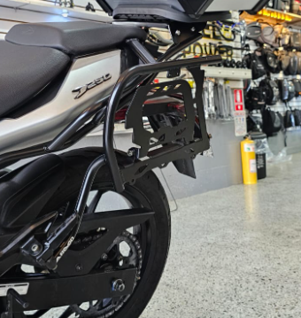 PORTA ALFORJAS MULTIFUNCIONAL ARMO BAJAJ DOMINAR UG