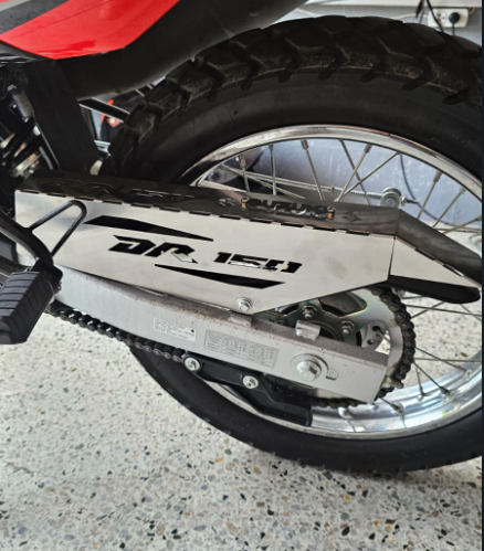 GUARDA CADENA EN ACERO SUZUKI DR 150