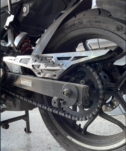 GUARDA CADENA EN ACERO BAJAJ PULSAR NS 200