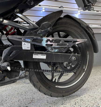 GUARDA CADENA EN ACERO BAJAJ PULSAR NS 200