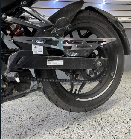 GUARDA CADENA EN ACERO BAJAJ PULSAR NS 200