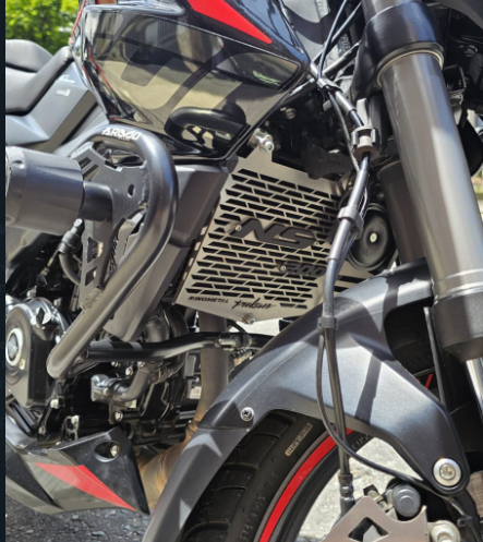 PROTECTOR DE RADIADOR EN ACERO BAJAJ PULSAR NS 200