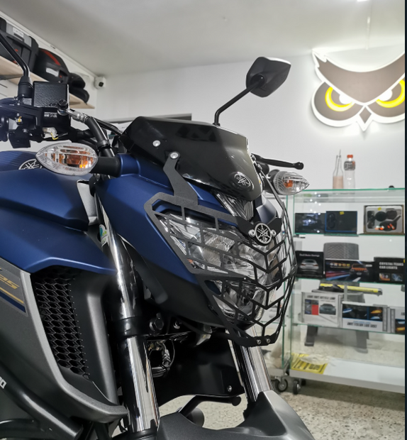 PROTECTOR DE FAROLA EN ACERO YAMAHA FZ25