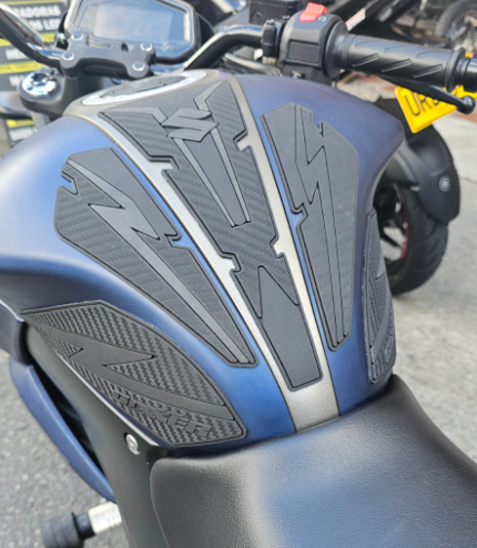 STOMPGRIPS - PROTECTORES DE TANQUE SEVEN DESIGN 7D SUZUKI GIXXER GIXXER 150 FI - GIXXER 250 FI - GIXXER 150 SF - GIXXER 250 SF