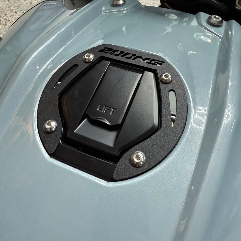 PROTECTOR DE TAPA TANQUE O ARO DE GASOLINA EN ACERO BAJAJ PULSAR NS 200 - 160 - 150 - 125 UG