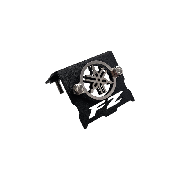 PROTECTOR DE BOMBA O DEPOSITO DE LIQUIDO DE FRENO DELANTERO EN ACERO YAMAHA FZ25 2017/2020 - FZ 2.0 - FZ 3.0 2023/2025 (TORNILLOS RECTOS)